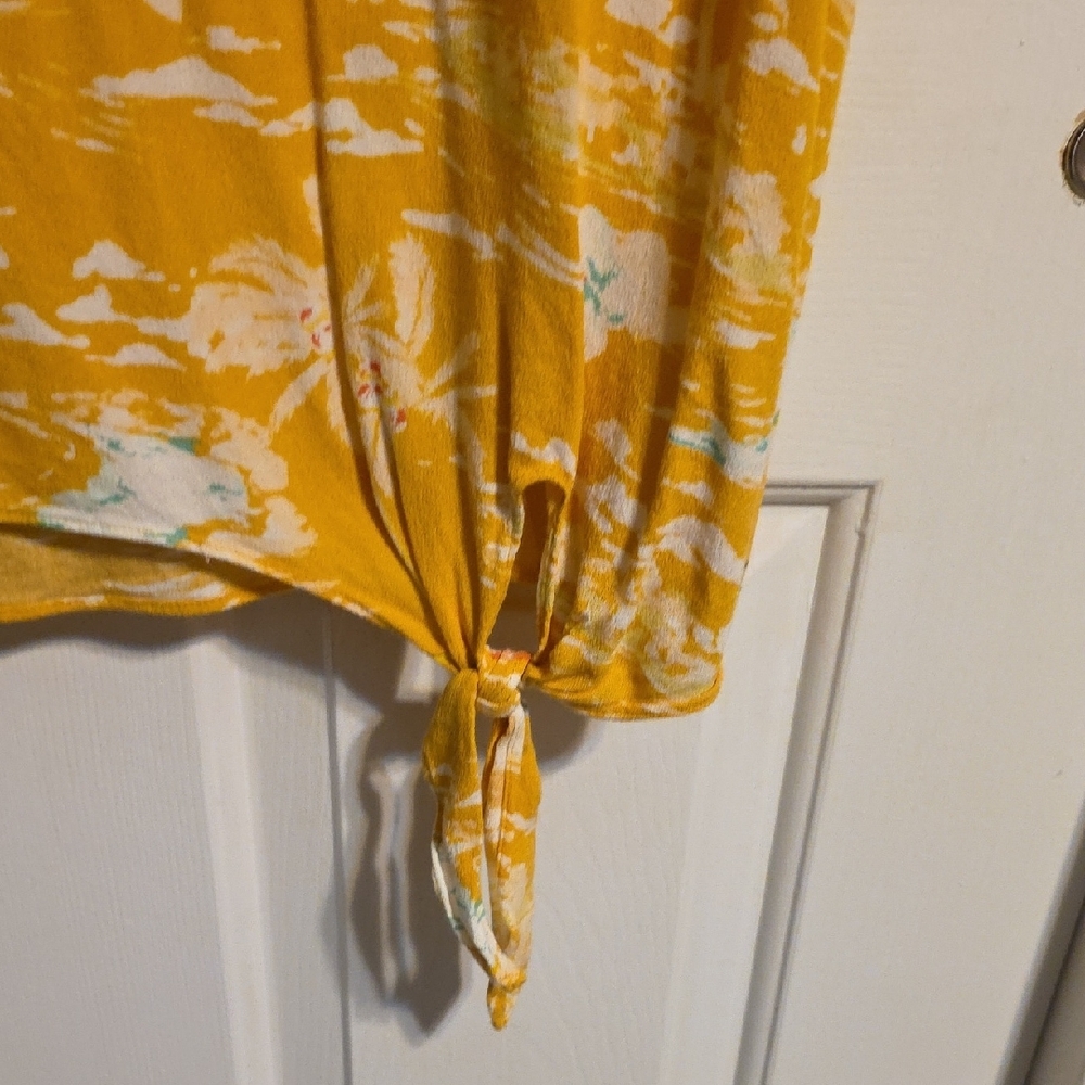 LC Lauren Conrad Yellow Floral Short Sleeve Tee - Picture 3 of 8